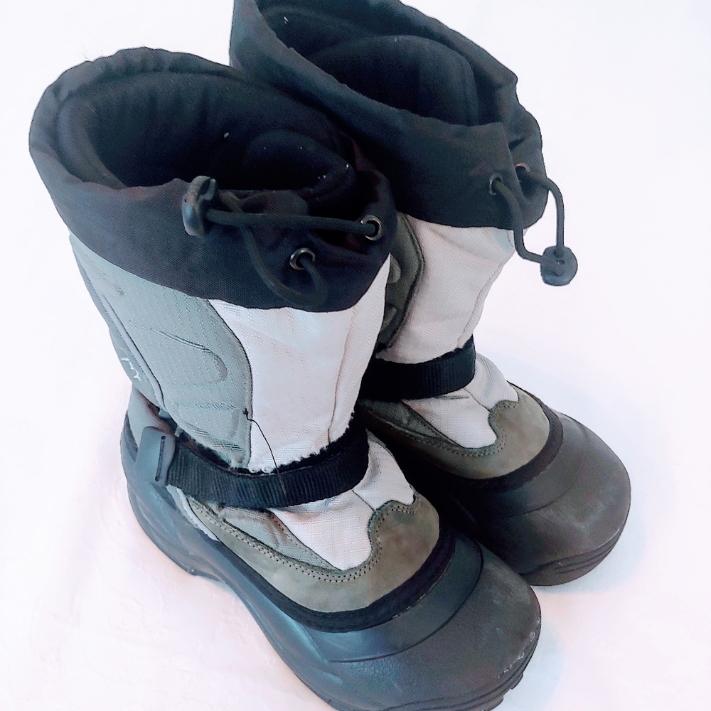 Baffin Technology Snow Boots Size 5R Kids Women 7